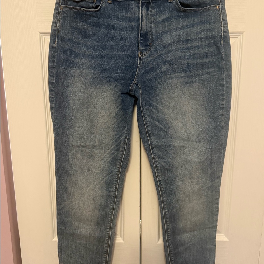 WHBM  Skinny Crop Pearl Mid Rise Jeans